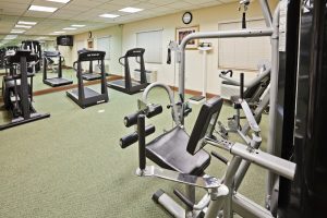 Read more about the article Hotels near Kimberly Clark Jenks with Exercise Equipment